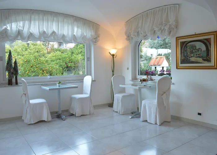 Marinella Nocleg ze śniadaniem