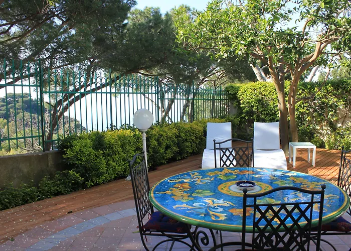 Marinella Nocleg ze śniadaniem 4*