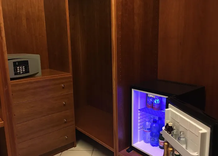 Marinella Nocleg ze śniadaniem 4*