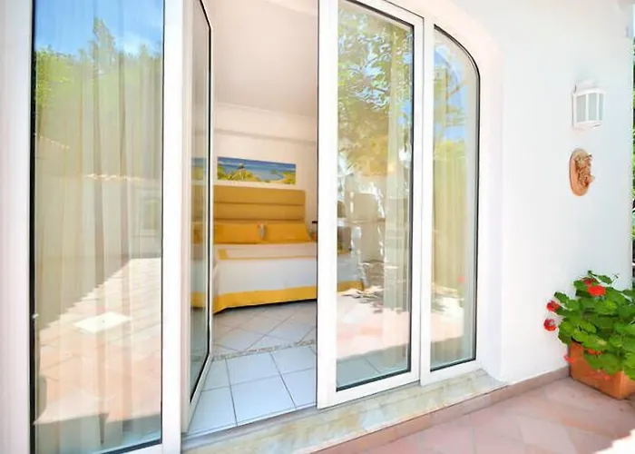 Marinella Nocleg ze śniadaniem