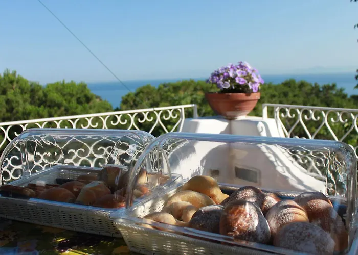 Marinella Nocleg ze śniadaniem 4*